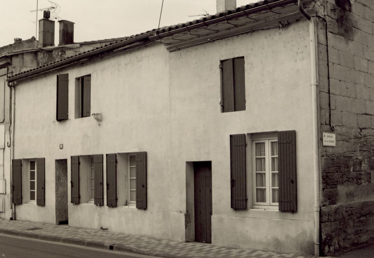 Coutras, une maison du 17ème au 191 rue Brossolette