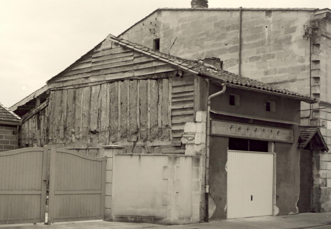 Coutras, une maison en torchis au 70 rue Brossolette