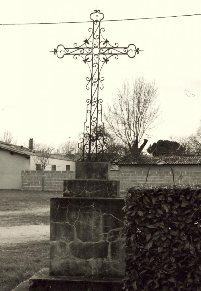 Les Eglisottes, une croix de mission