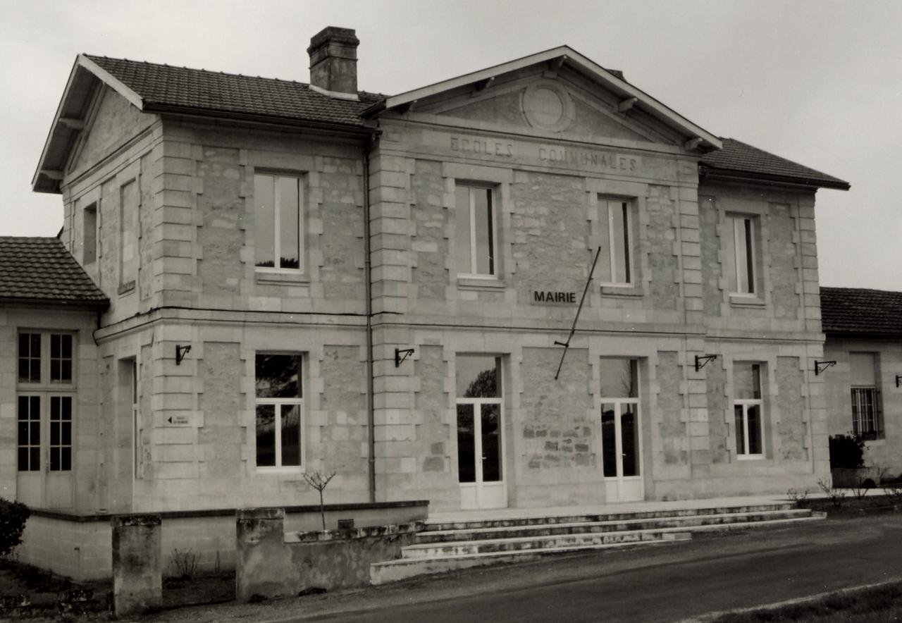 le Fieu, la mairie, c'est l'ancienne école qui date du 19ème siècle