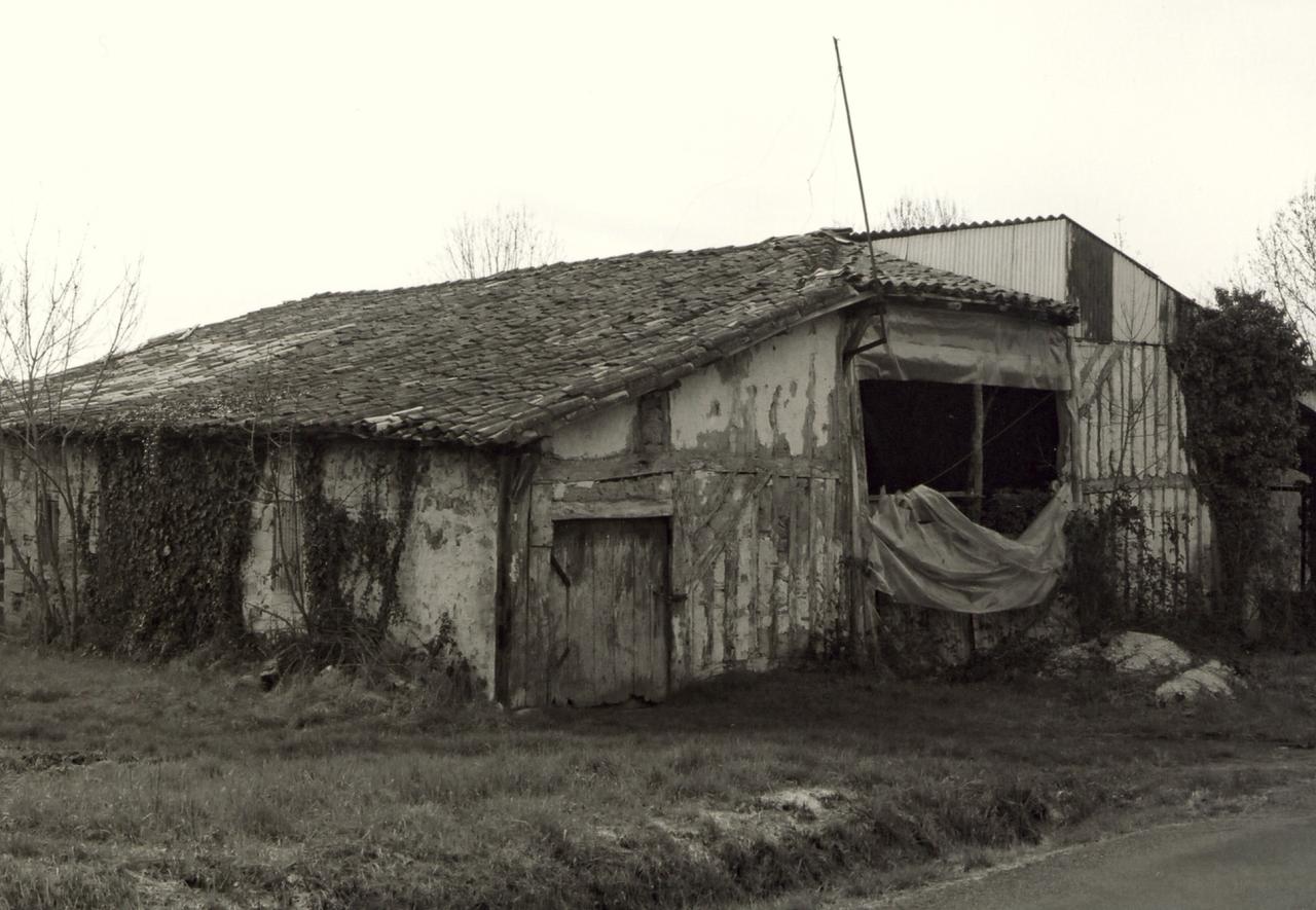 Saint-Christophe-de-Double, une vieille maison en torchis