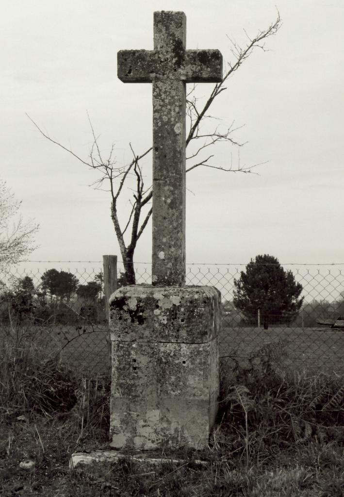 Saint-Christophe-de-Double, une croix de mission au lieu-dit la Croix