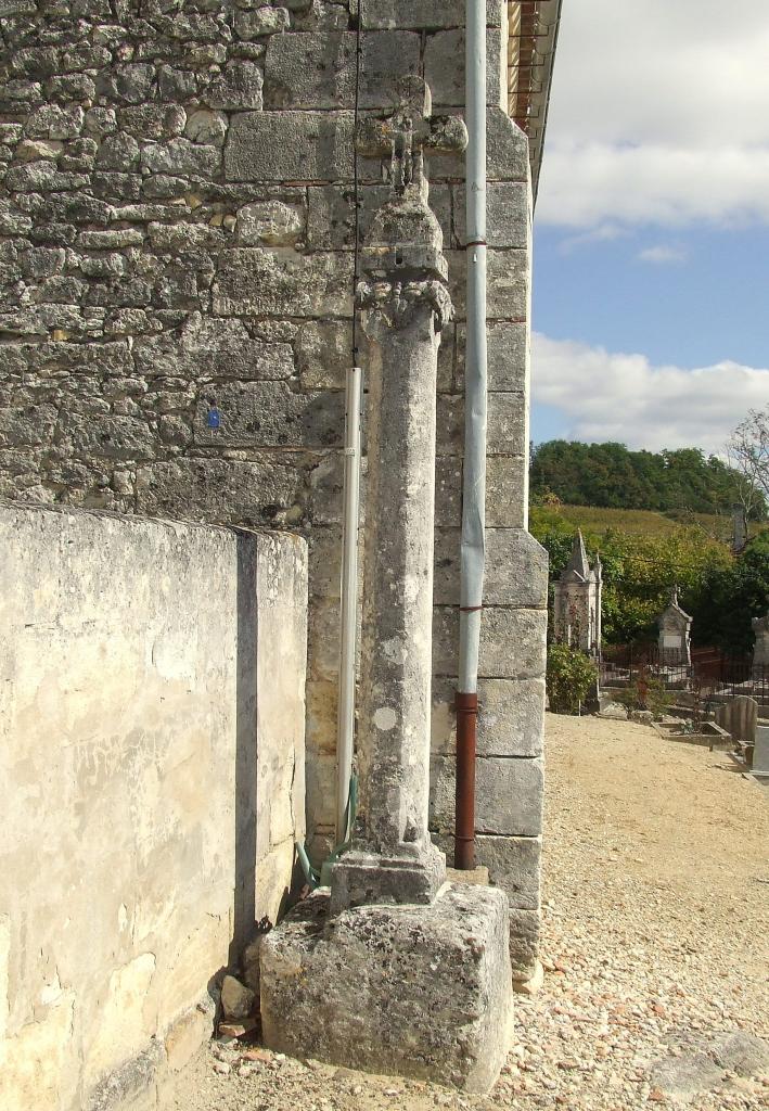 Saint-Michel-de-Fronsac, la croix du cimetière