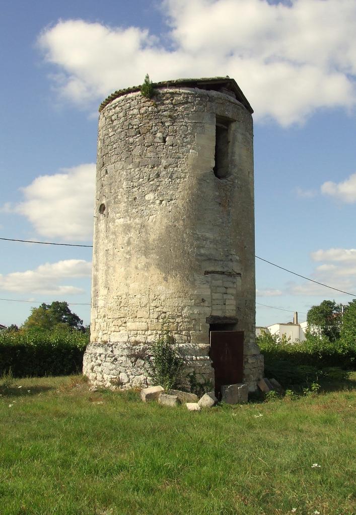 Saint-Germain-la-Rivière, un ancien moulin au lieu-dit Carpentey