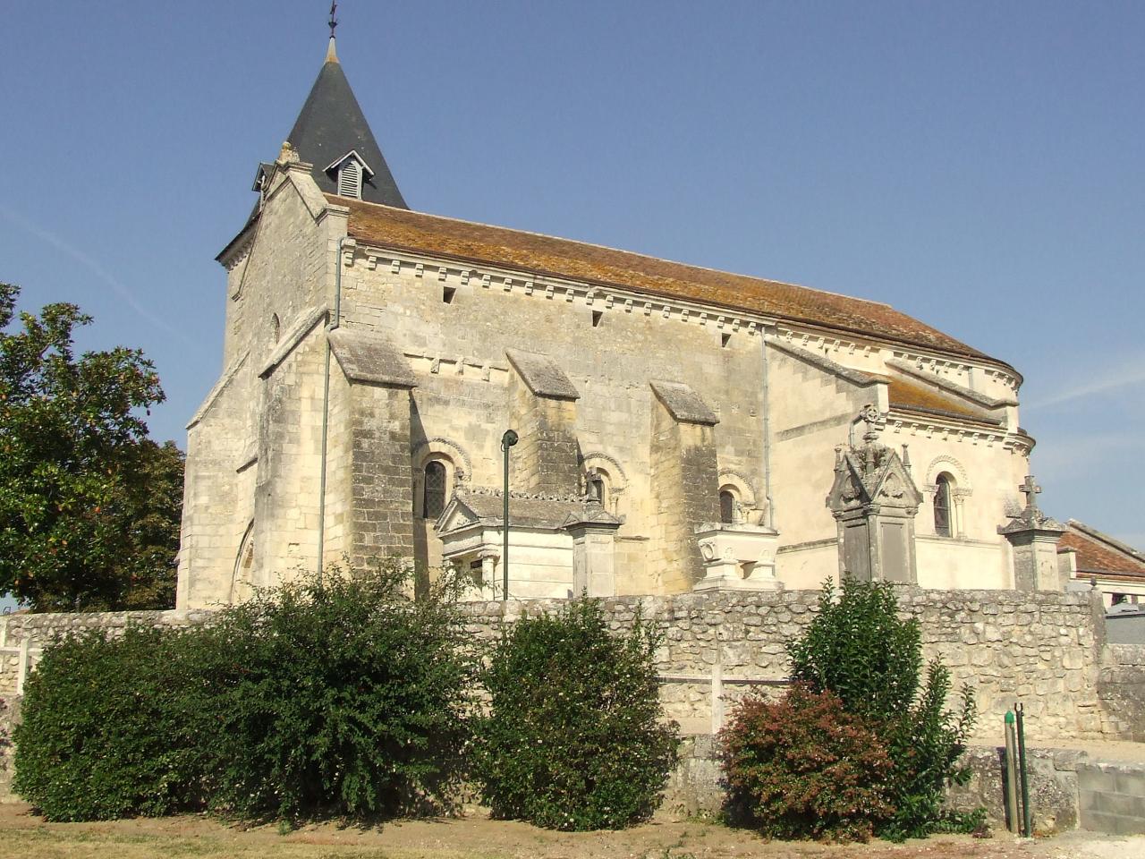 Villegouge, l'église romane restaurée Saint-Pierre