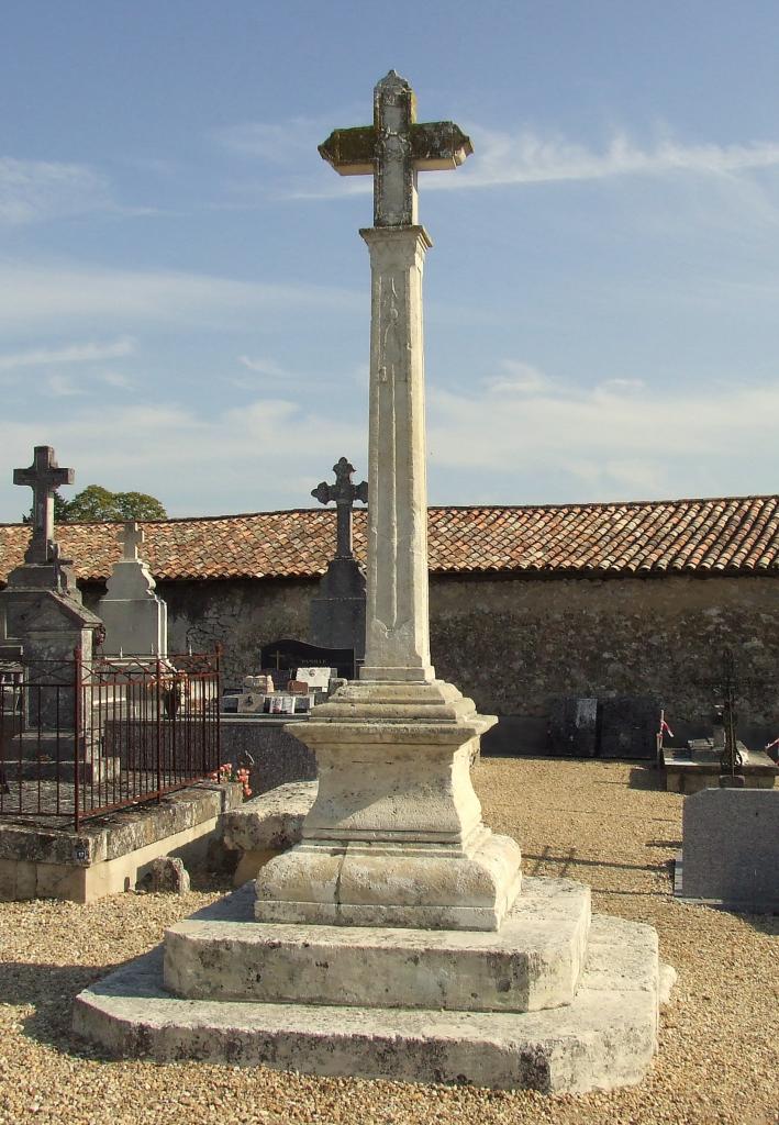 Vérac, la croix du cimetière