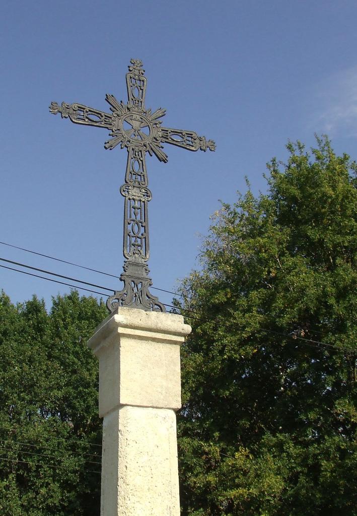 Tarnès, une croix au lieu-dit Vergnotte
