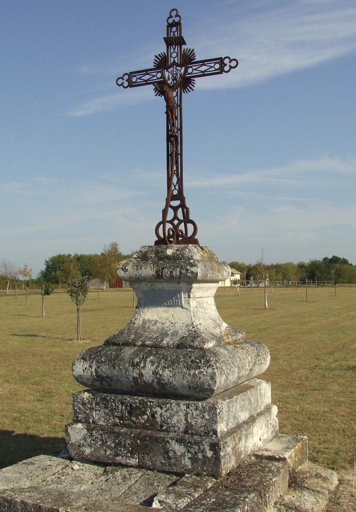 La-Lande-de-Fronsac, une croix de mission vers la route de Brande