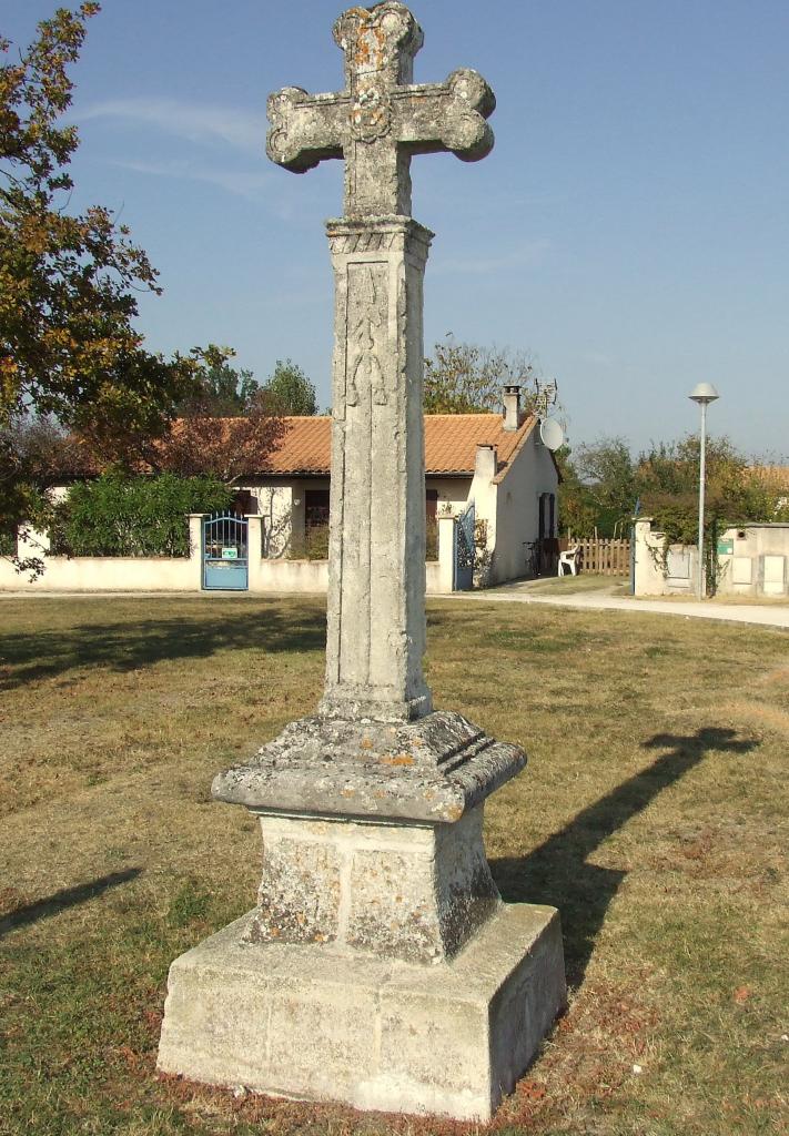 La-Lande-de-Fronsac, une croix sur la route Royale