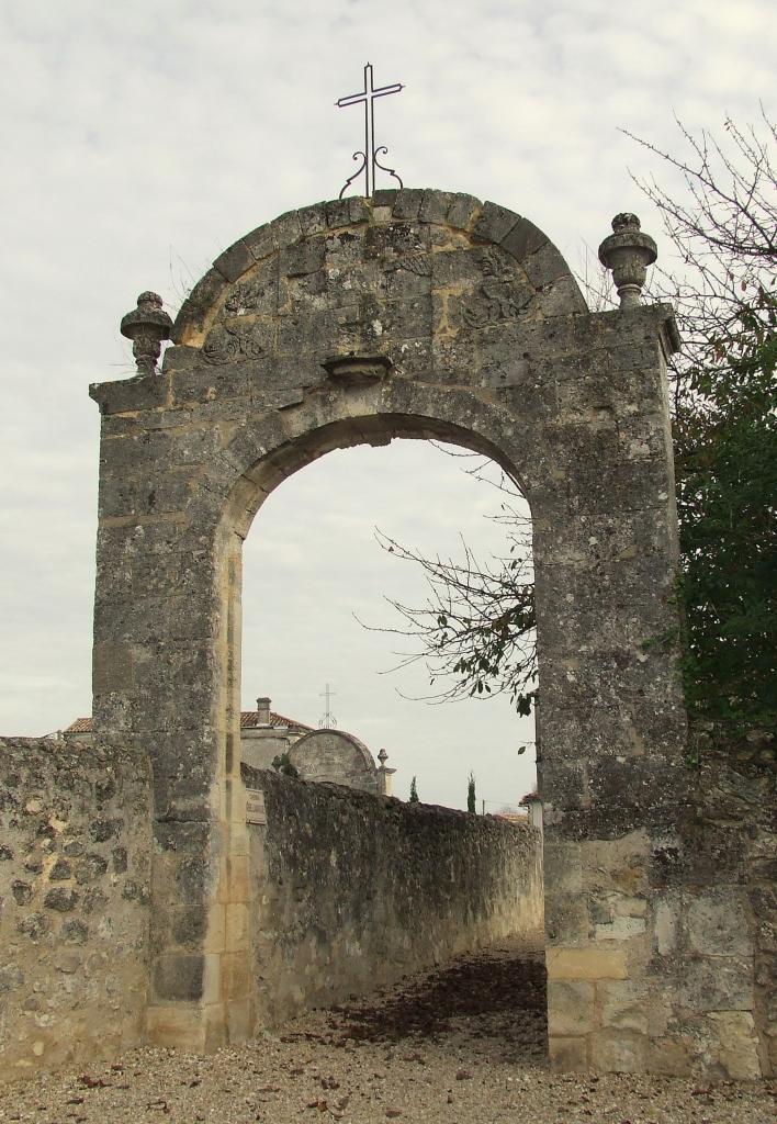 Saint-Romain-la-Virvée, le second portail du cimetière