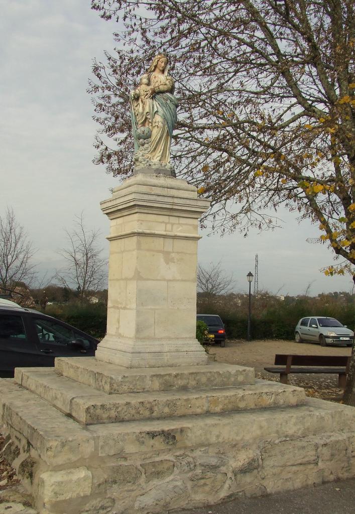 Asques, cette Vierge est face à la mairie