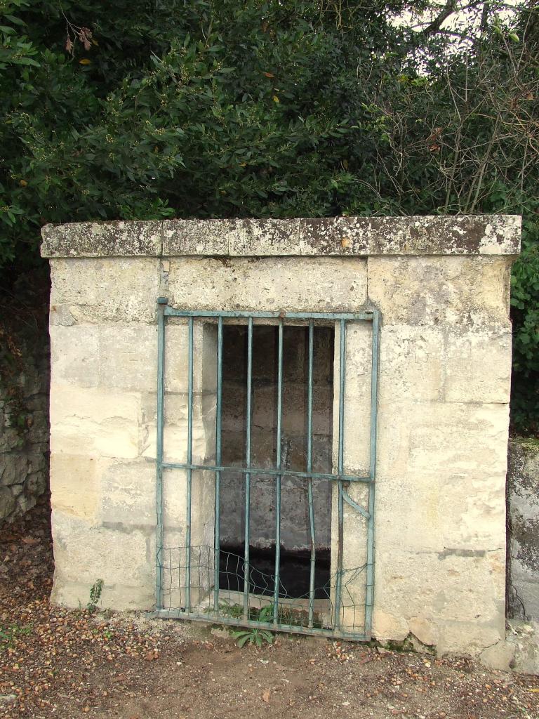 Asques, la fontaine seule au lieu-dit Saint-Martin