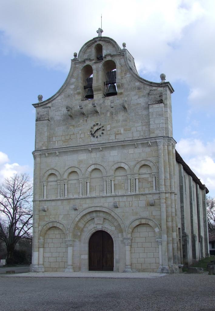 Galgon, l'église Saint-Jean fortifiée du 12ème siècle