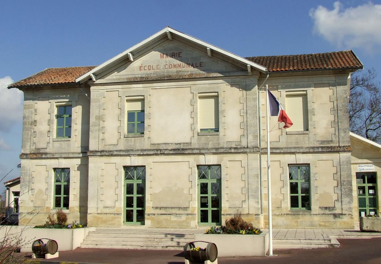 Périssac, la mairie et les écoles