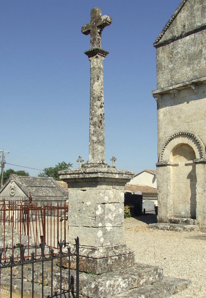 Saint-Genès-de-Fronsac, la croix du cimetière