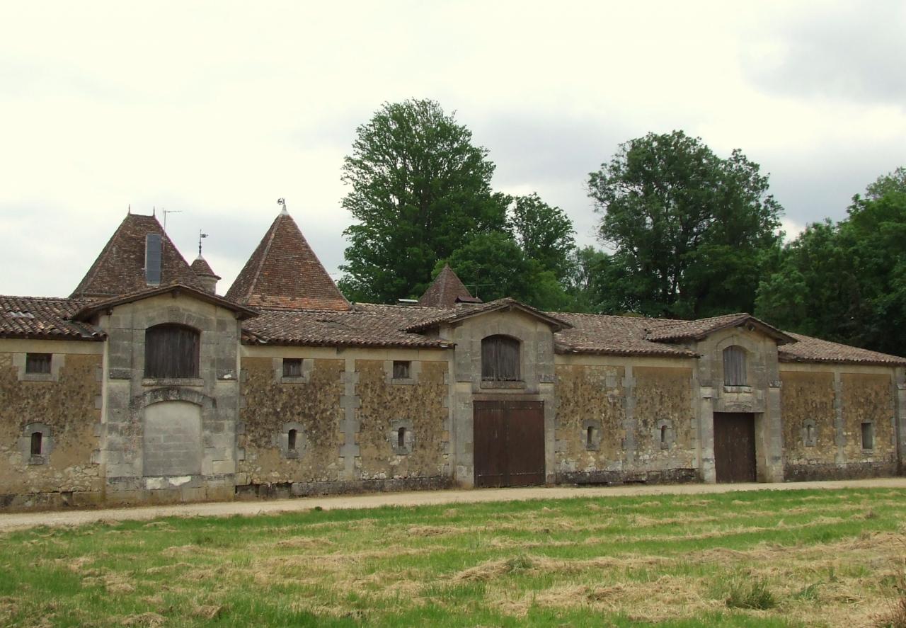 Lugon-et-l'Ile-du-Carney, le château Carney, les chais