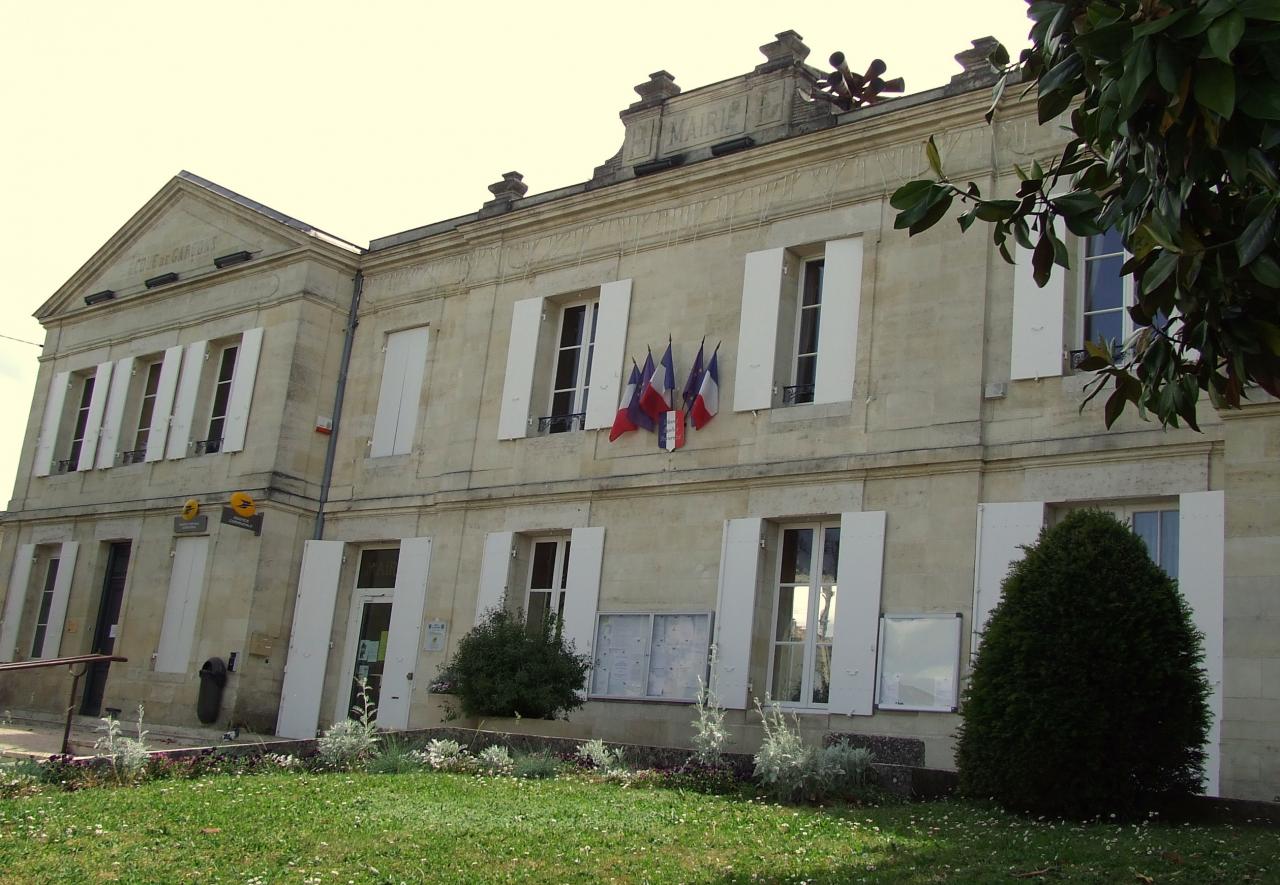 Arveyres, la mairie