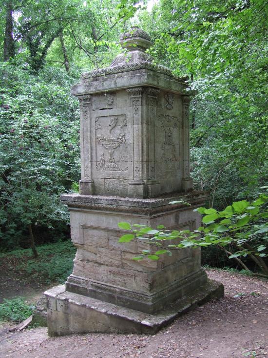 Espiet, la fontaine Saint-Aignan.