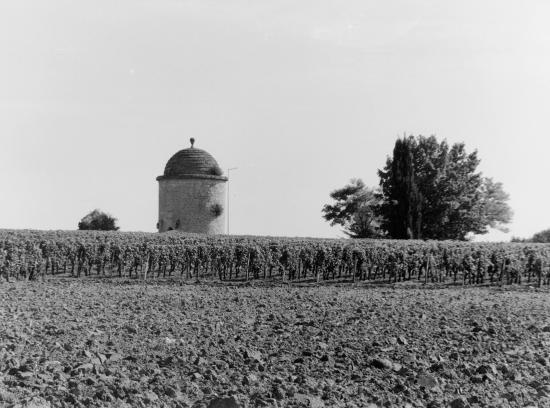 Saint-Emilion, le moulin au château Ballest-la-Tonnelle