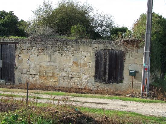 Baron, des ruines au lieu-dit Moulard