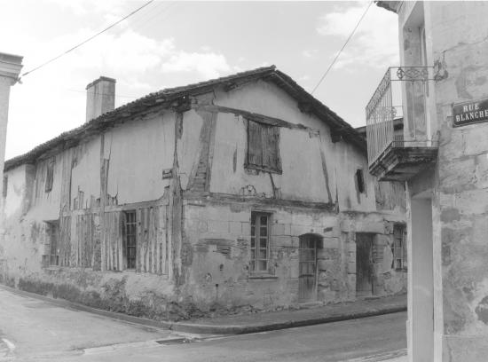 Guitres, une maison en torchis