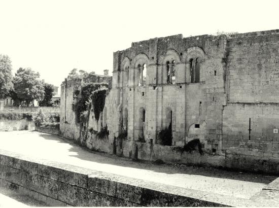 Saint-Emilion, les remparts.