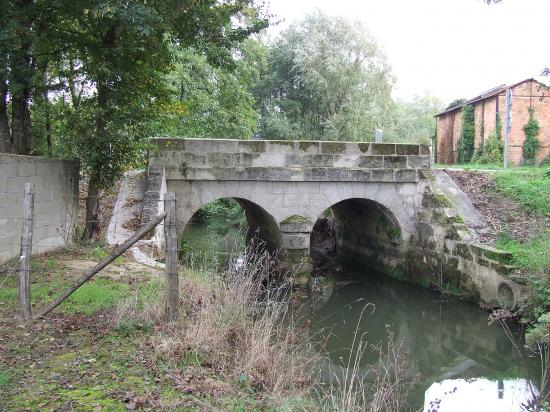 Saint-Germain-du-Puch, le pont sur la Gourgue,