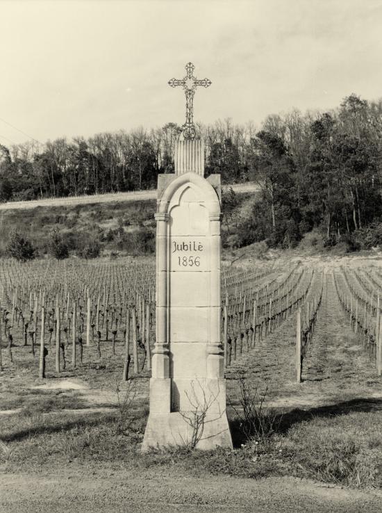 Saint-Hippolyte, au château Capet, la croix de Jubilé 1856.