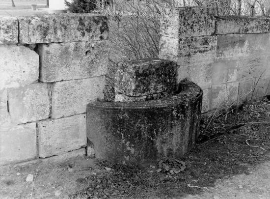 Saint-Sulpice-de-Faleyrens, un puits mitoyen, au lieu-dit Bertinat.