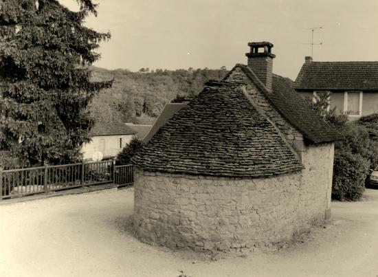 Carsac, le foyer du four à pain.