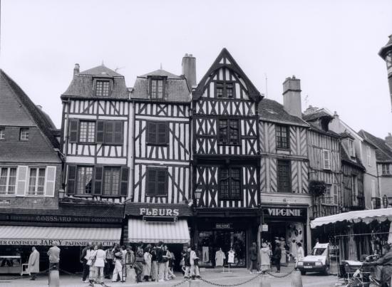 Auxerre, maison à pans de bois.