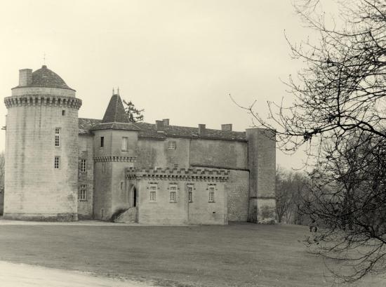 Saint-Christophe-des-Bardes, le château Larroque.