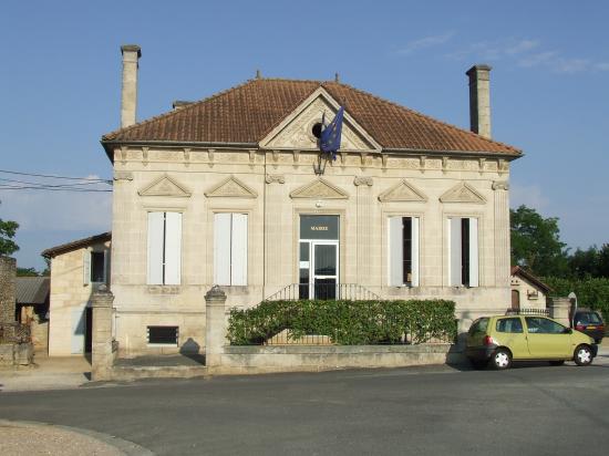 Saint-Quentin-de-Baron, la mairie.