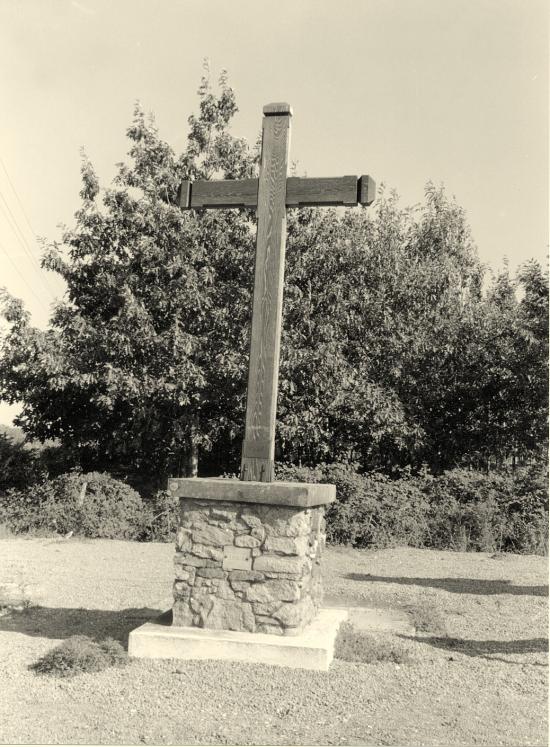 Saint-Martin-de-Laye, une croix de mission 1957