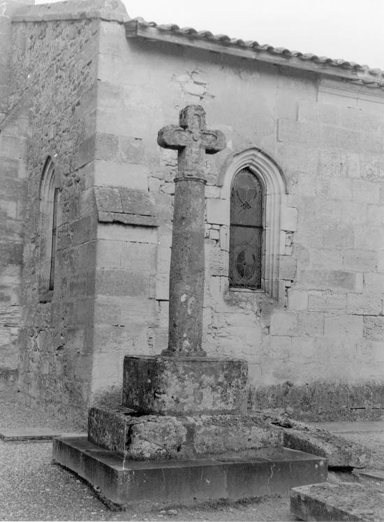 Lapouyade, la croix du cimetière,