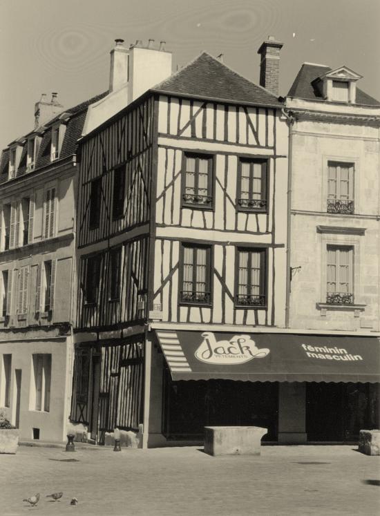 Auxerre, maison à pans de bois.