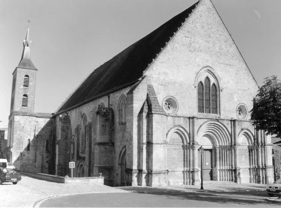 Guitres, l'abbatiale Notre-Dame.