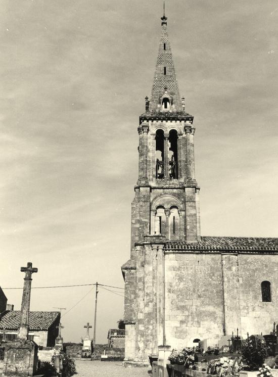 Saint-Christophe-des-Bardes, l'église romane Saint-Christophe.