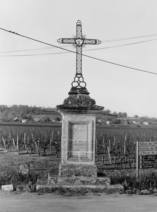 Saint-Hippolyte, la croix de Merle.