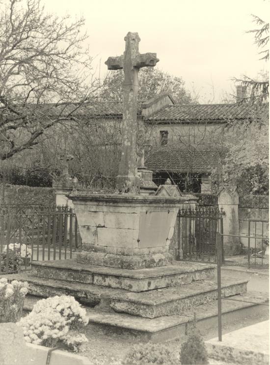 SaintDenis-de-Pile, la croix du cimetière,