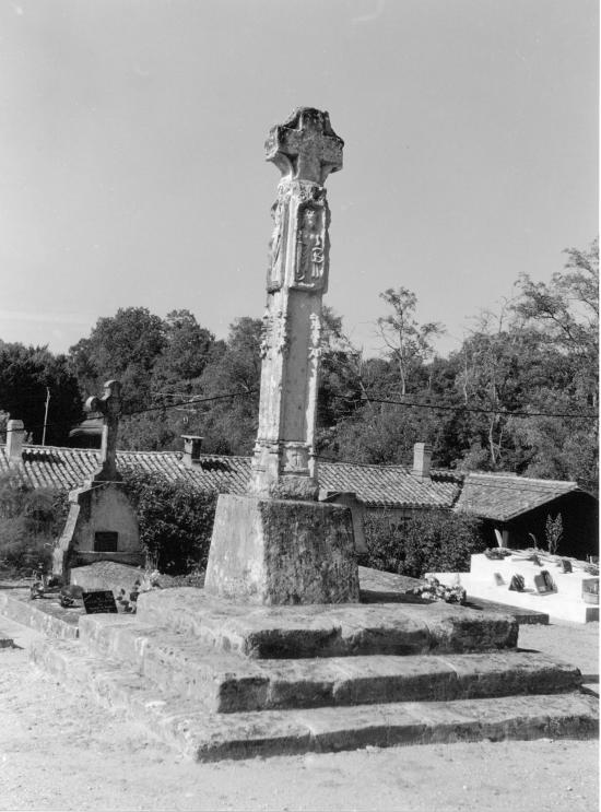 Bonzac, la croix de cimetière.