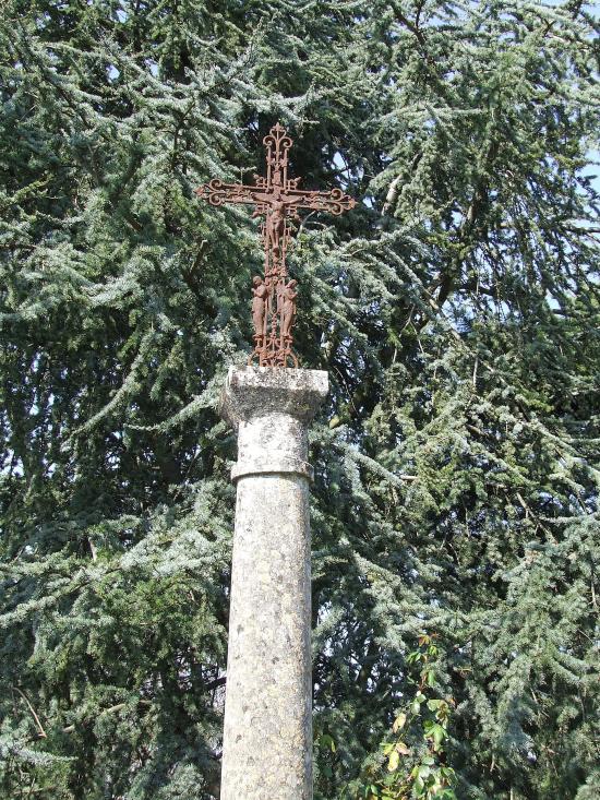 Grézillac, une croix au lieu-dit les Moines.