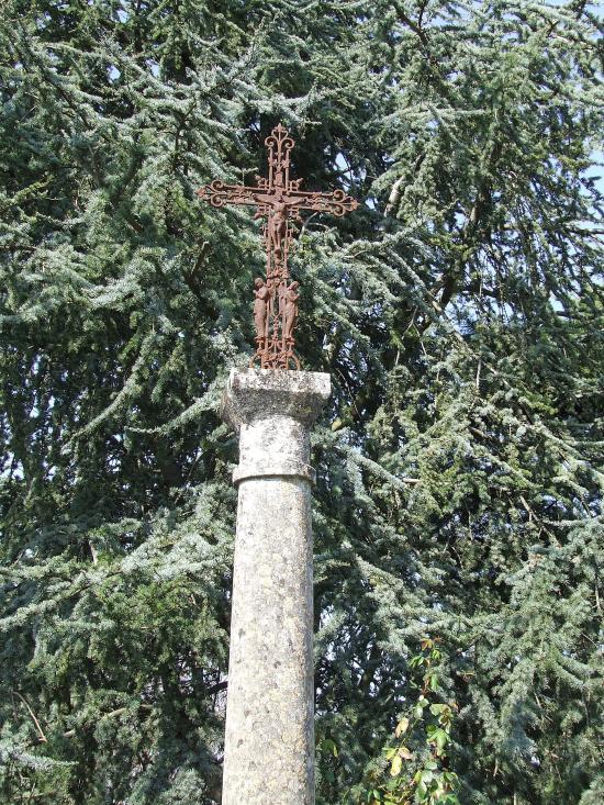 Grézillac, une croix au lieu-dit les Moines.