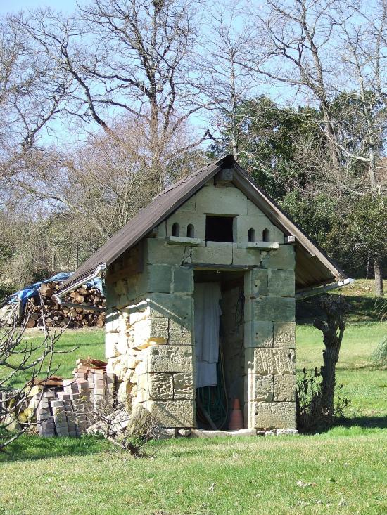 Saint-Aubin-de-Branne, un pigeonnier au lieu-dit Bedat,