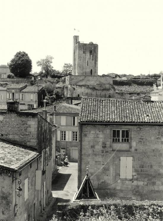 Saint-Emilion, une vue générale sur la Tour du Roy.