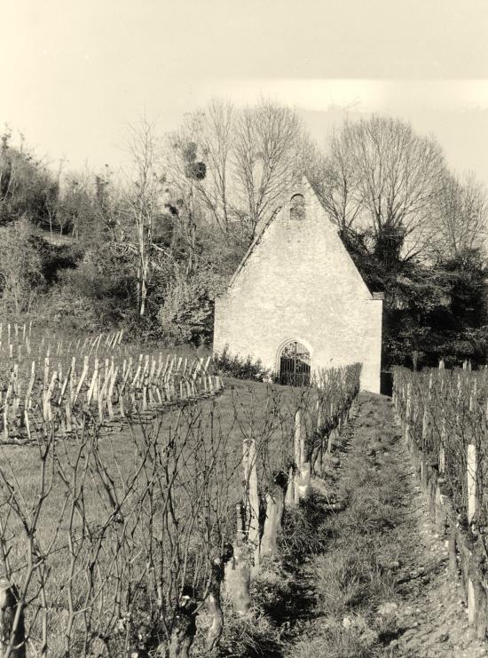 Saint-Laurent-des-Combes, une chapelle en ruine.