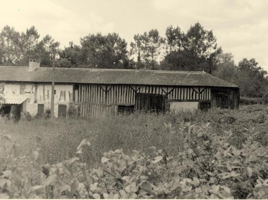 Bayas, une maison au lieu dit Candeau.