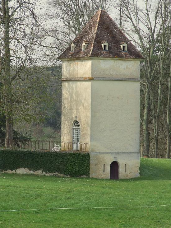 Naujan et Postiac, un pigeonnier,