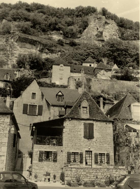 La Roque-Gageac, à flanc de rocher.