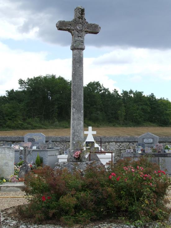 Espiet, la croix de cimetière.